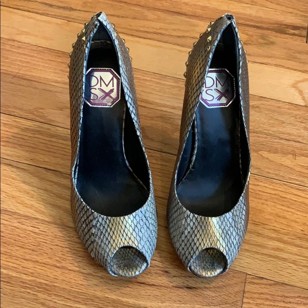 Fun, edgy, peep-toes